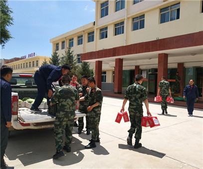 一家親│興海銅鑫慰問部隊(duì)官兵，共話軍企團(tuán)結(jié)魚水情